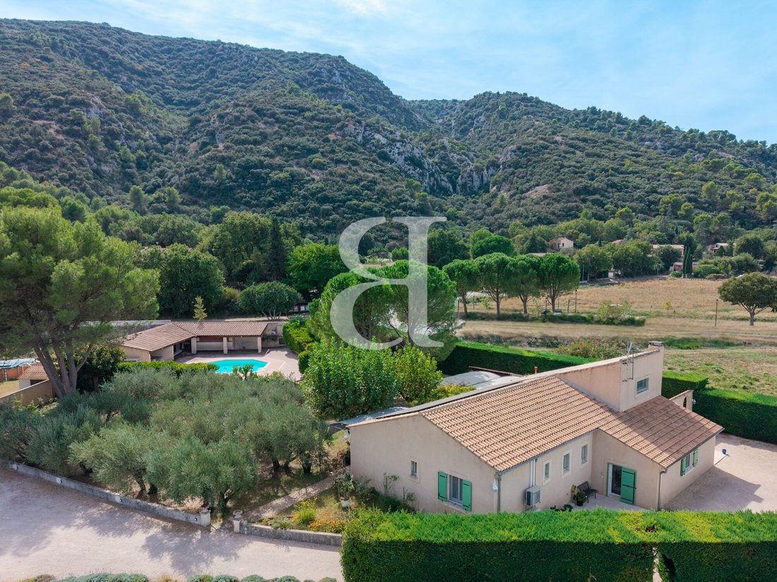 Villa in Maubec, Provence-Alpes-Côte d'Azur, France 1 - 18956211