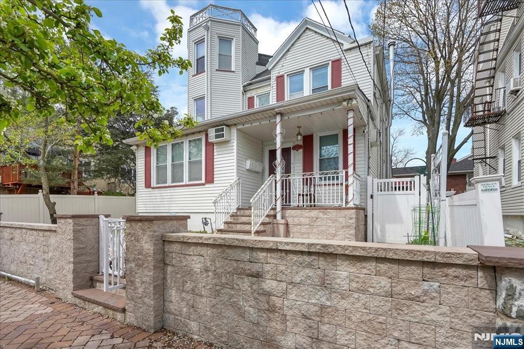 House in Cliffside Park, New Jersey, United States 1 - 18955662