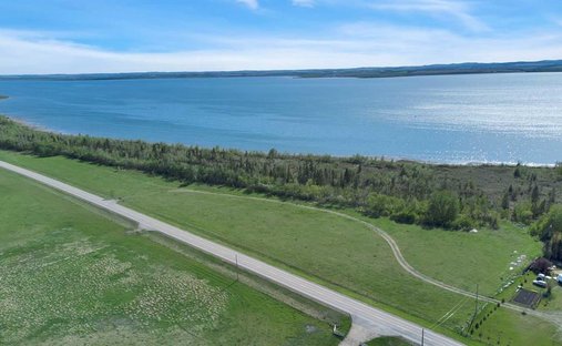 Land in Lacombe, Alberta, Canada 1