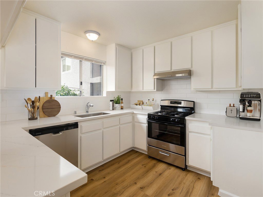 Los Angeles, California, United States 5 - 17635538