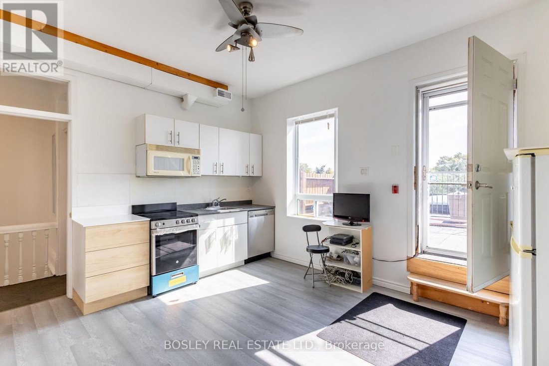 House in Toronto, Ontario, Canada 5 - 18955658