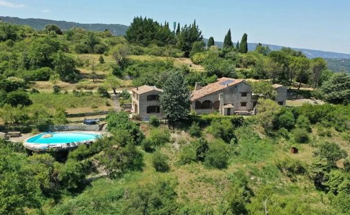 Country House in Bonnieux, Provence-Alpes-Côte d'Azur, France 1