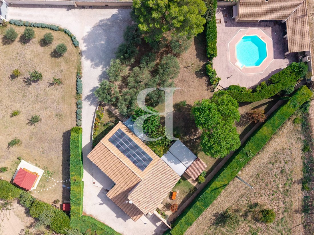 Villa in Maubec, Provence-Alpes-Côte d'Azur, France 4 - 18956211