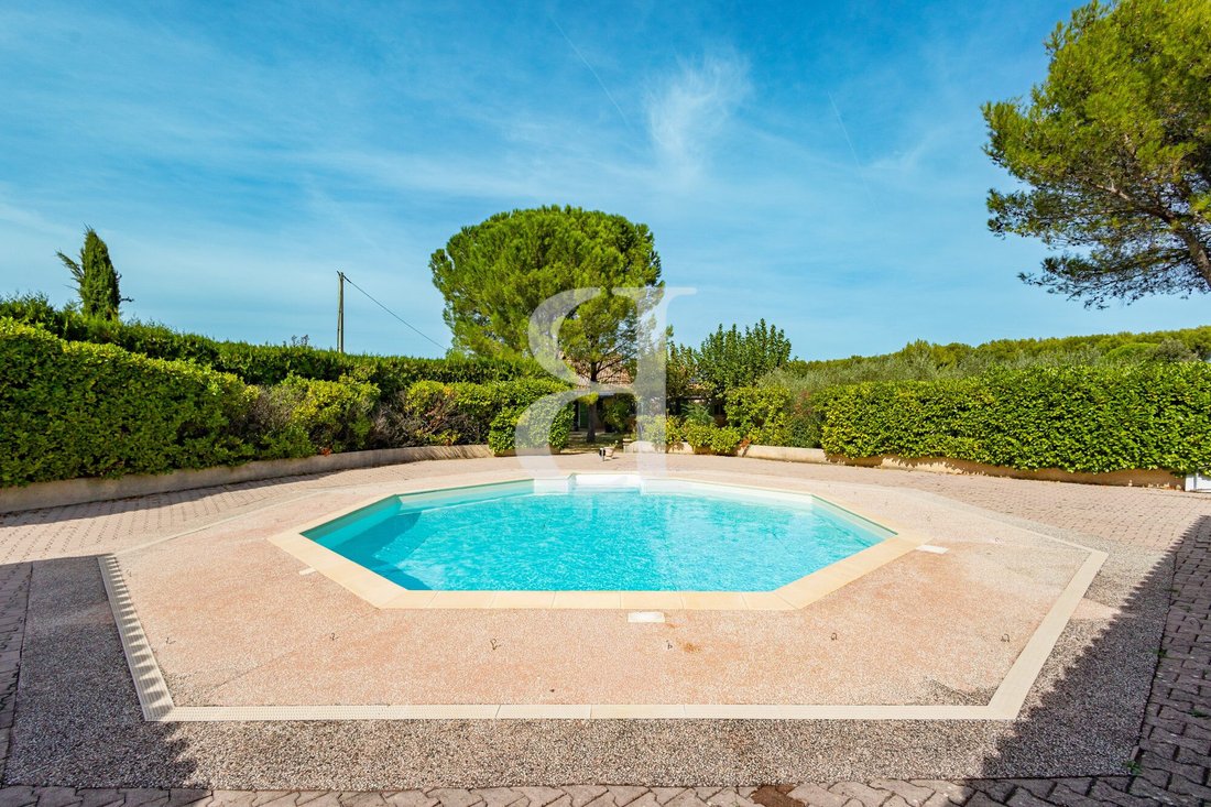 Villa in Maubec, Provence-Alpes-Côte d'Azur, France 5 - 18956211