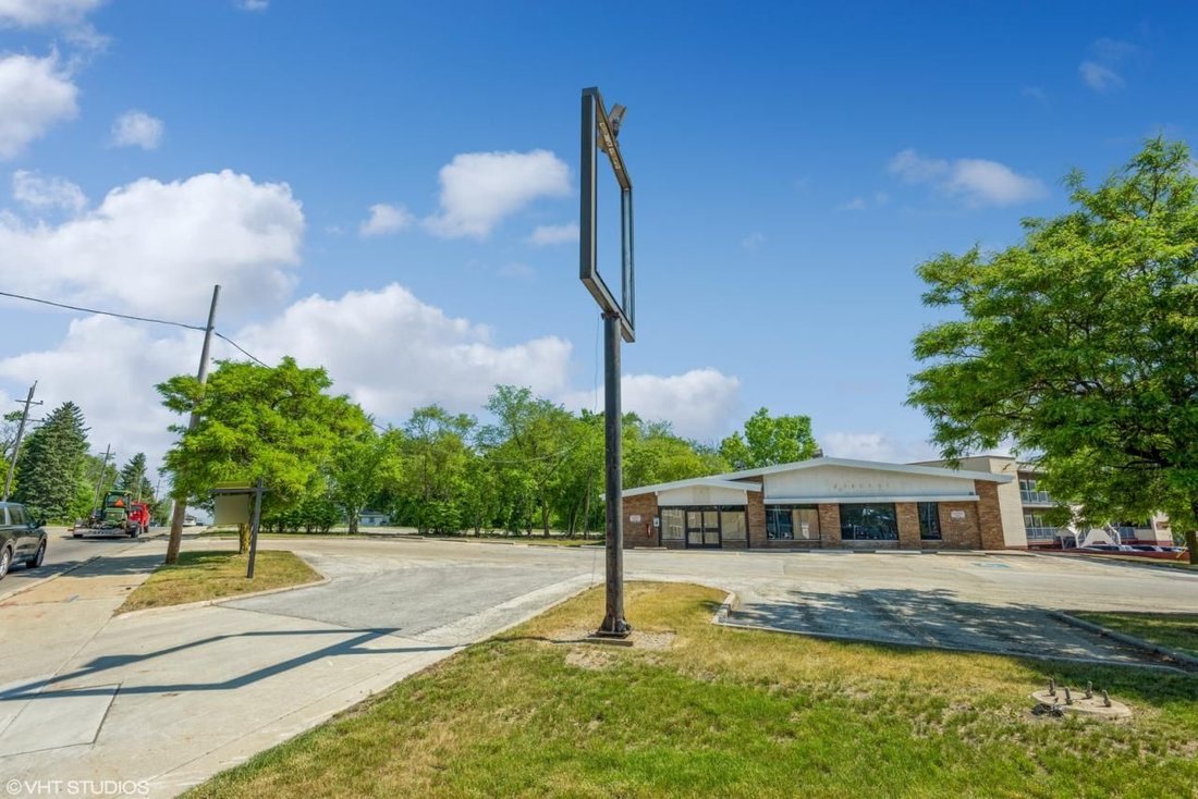 Willowbrook, Illinois, United States 2 - 18955517