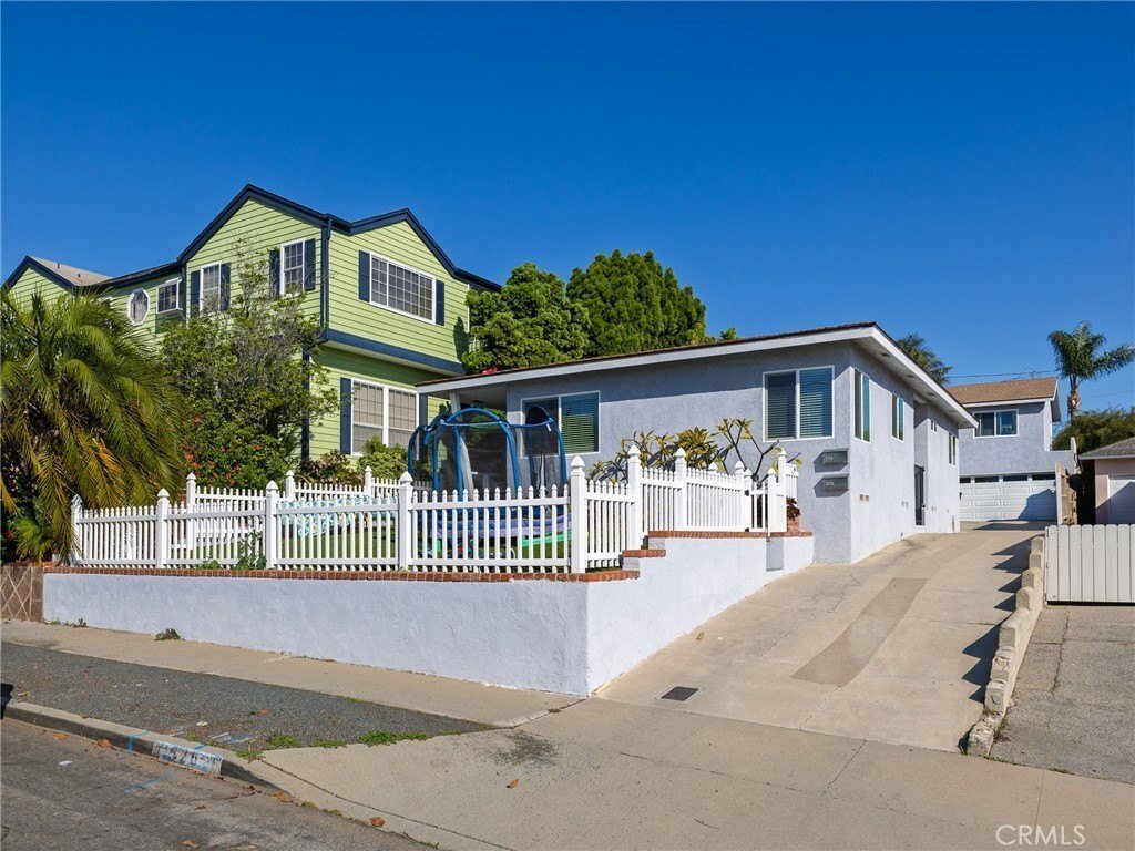 El Segundo, California, United States 3 - 18955986