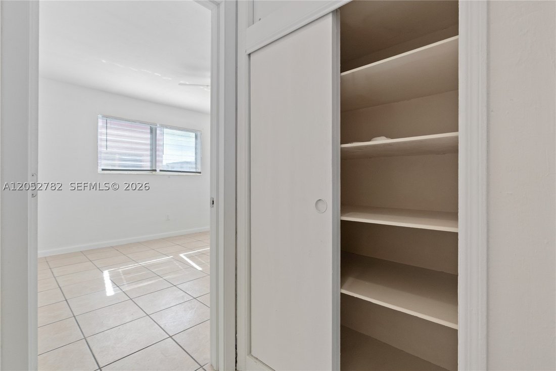 Miami Beach, Florida, United States 5 - 18955791