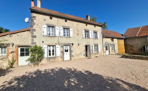 House in Teilhede, Auvergne-Rhône-Alpes, France 1