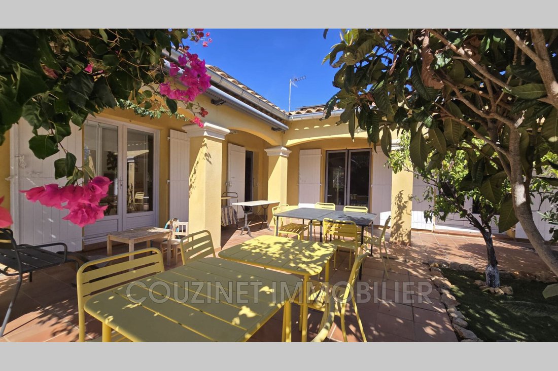 Villa in Sanary-sur-Mer, Provence-Alpes-Côte d'Azur, France 2 - 18959511
