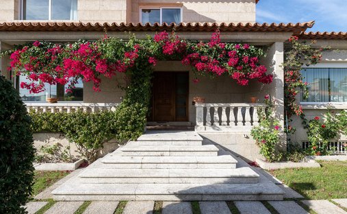 Villa in A Ramallosa, Nigrán, Spanien 1
