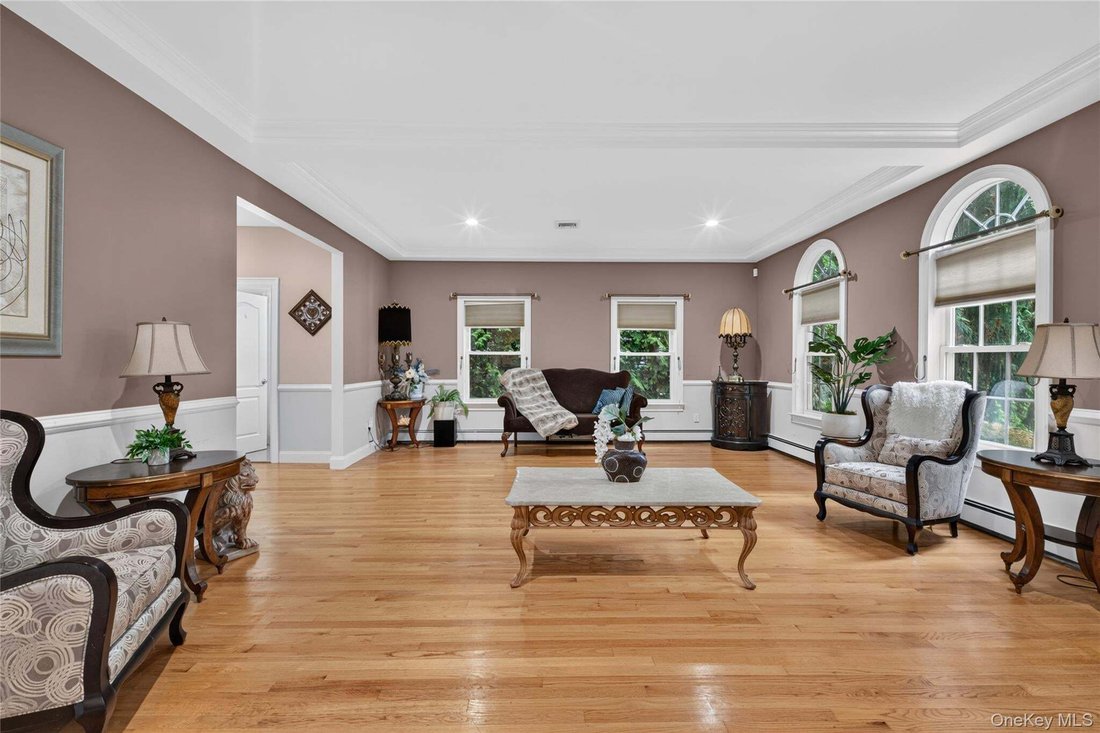 House in Bellmore, New York, United States 3 - 18958443