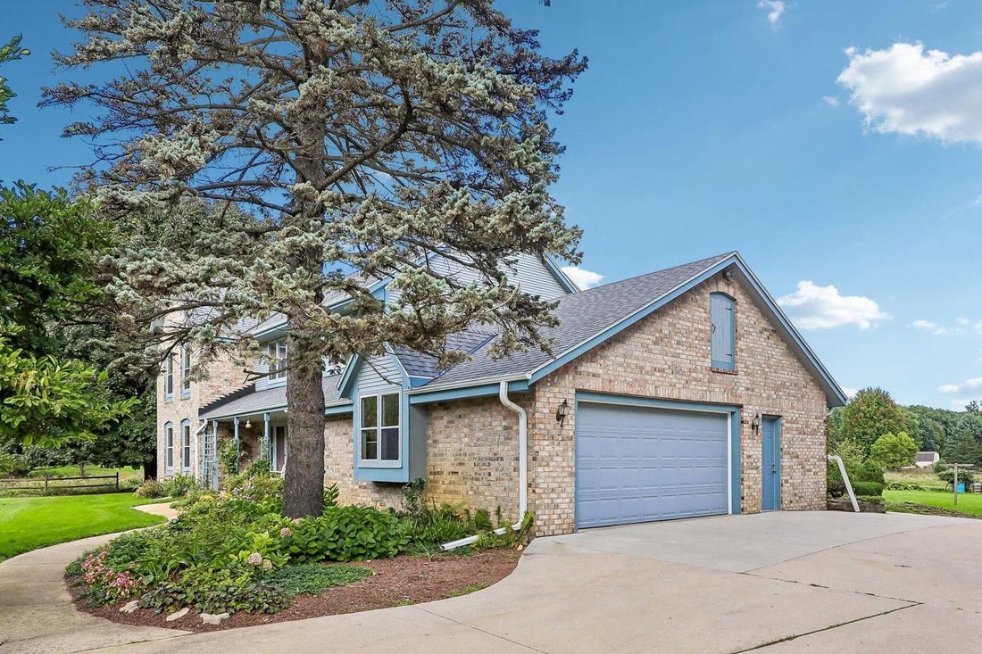 House in Pewaukee, Wisconsin, United States 4 - 18958206