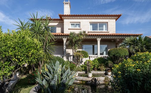 Villa in A Ramallosa, Nigran, Spain 1