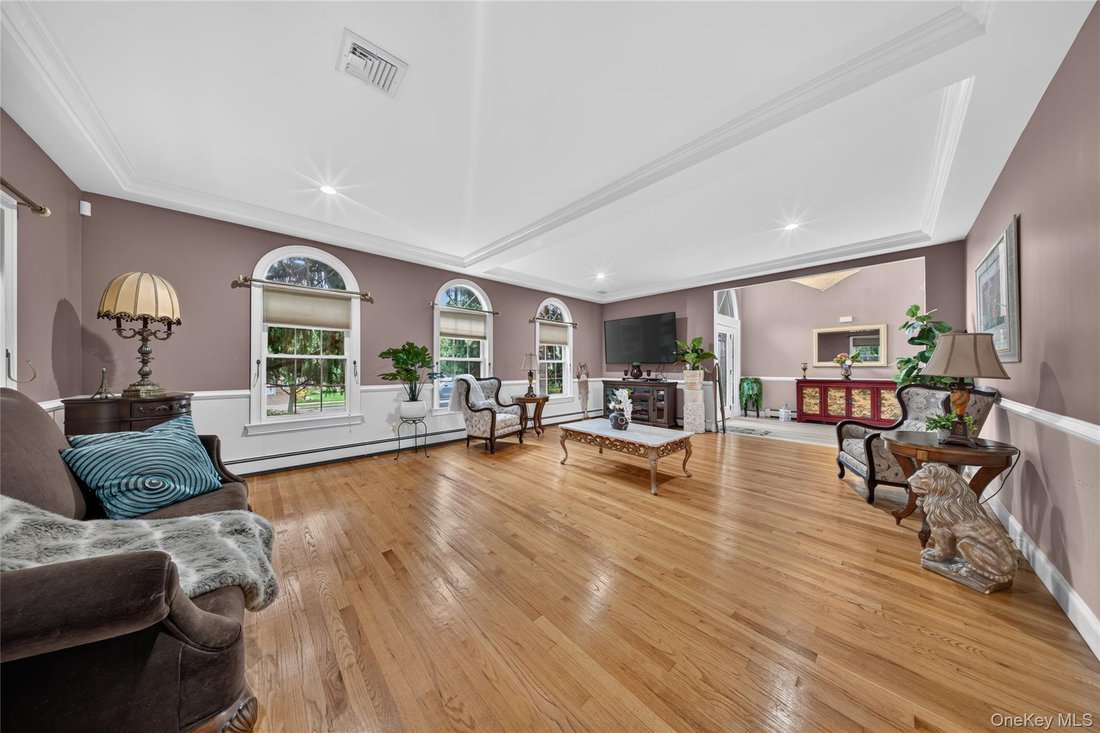 House in Bellmore, New York, United States 5 - 18958443