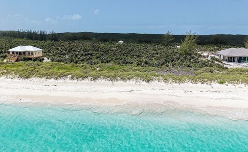 Land in Governor's Harbour, The Bahamas 1