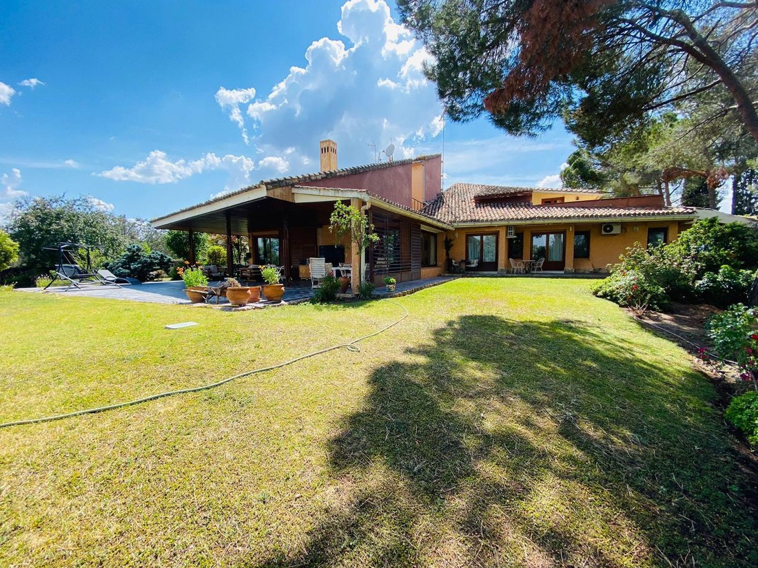 Chalet in Fuencarral-El Pardo, Madrid, Spain 3 - 18959712
