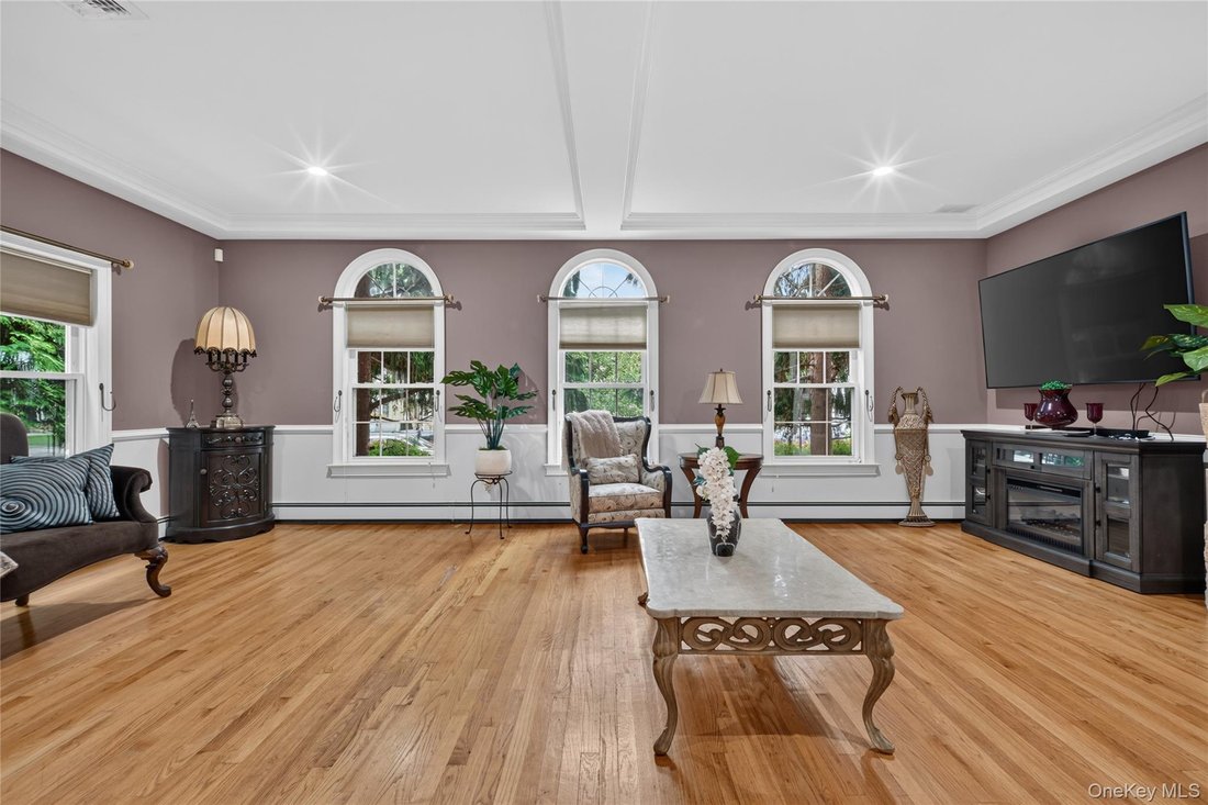 House in Bellmore, New York, United States 4 - 18958443