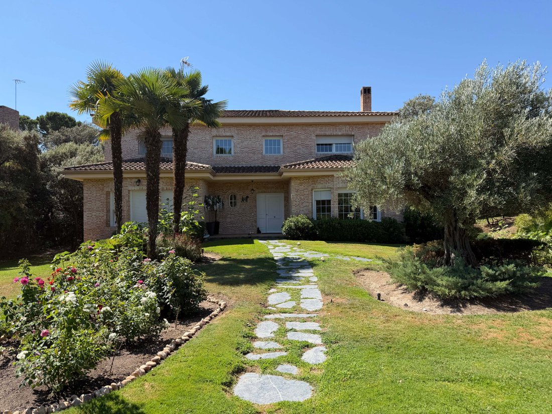 House in Fuencarral-El Pardo, Madrid, Spain 1 - 18960062