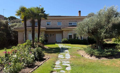 House in Fuencarral-El Pardo, Madrid, Spain 1