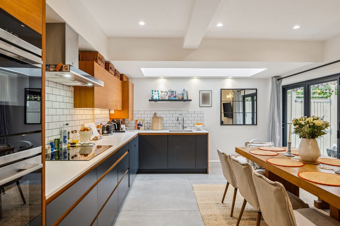 Apartment in Castelnau, Richmond Upon Thames, England 2 - 18959474