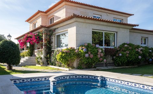Villa in A Ramallosa, Nigran, Spain 1