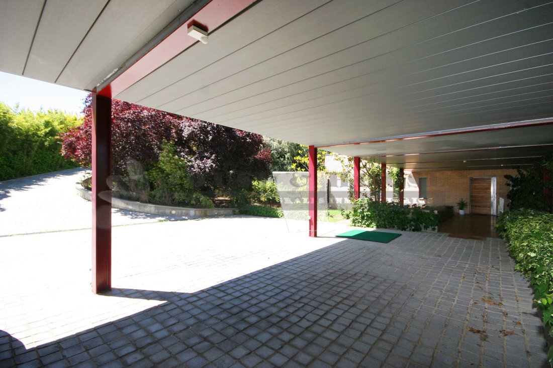 Chalet in Fuencarral-El Pardo, Madrid, Spain 5 - 18959560