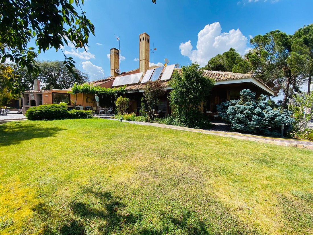 Chalet in Fuencarral-El Pardo, Madrid, Spain 2 - 18959712