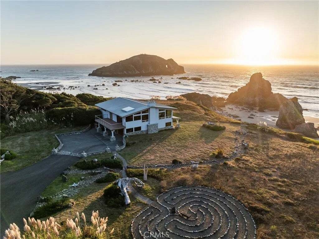 House in Smith River, California, United States 1 - 18959363