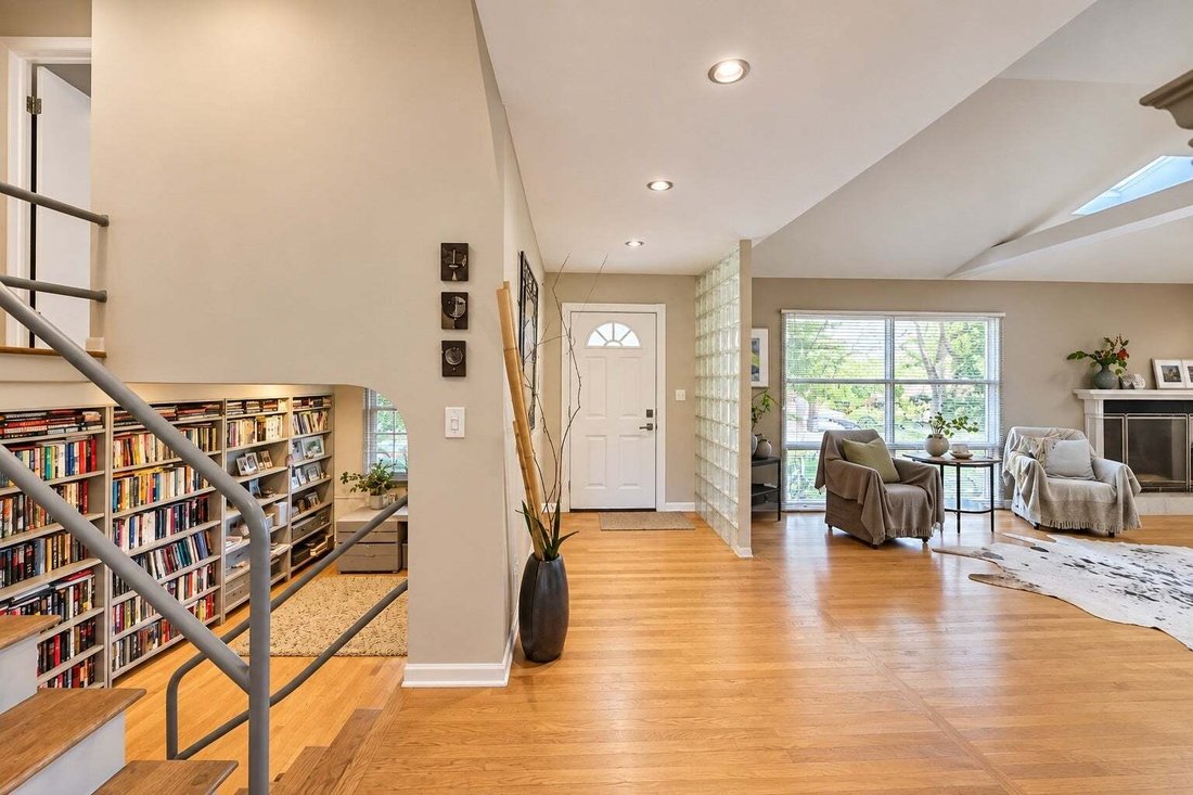 House in Des Plaines, Illinois, United States 4 - 18958615