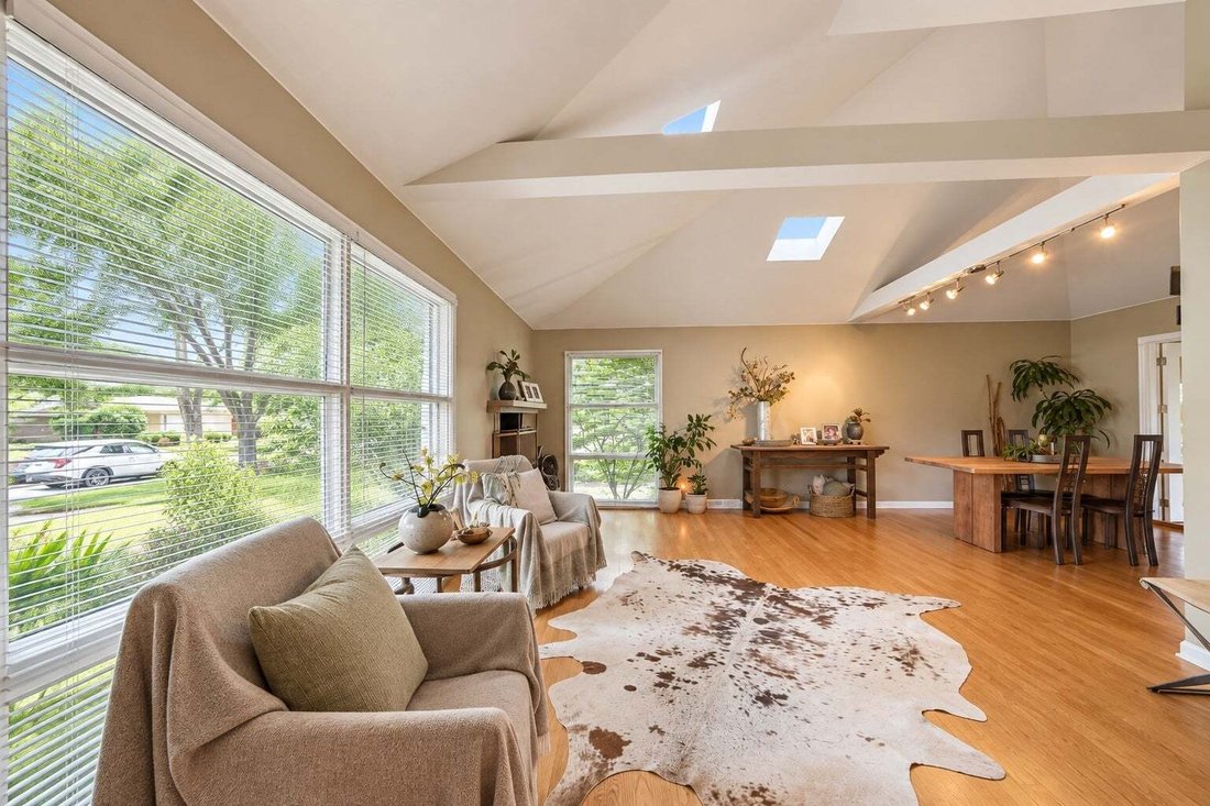 House in Des Plaines, Illinois, United States 3 - 18958615