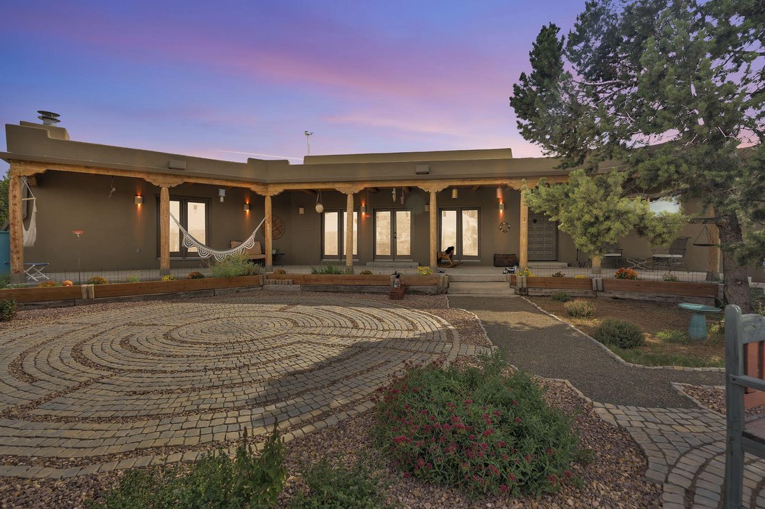 House in Tijeras, New Mexico, United States 1 - 18958108