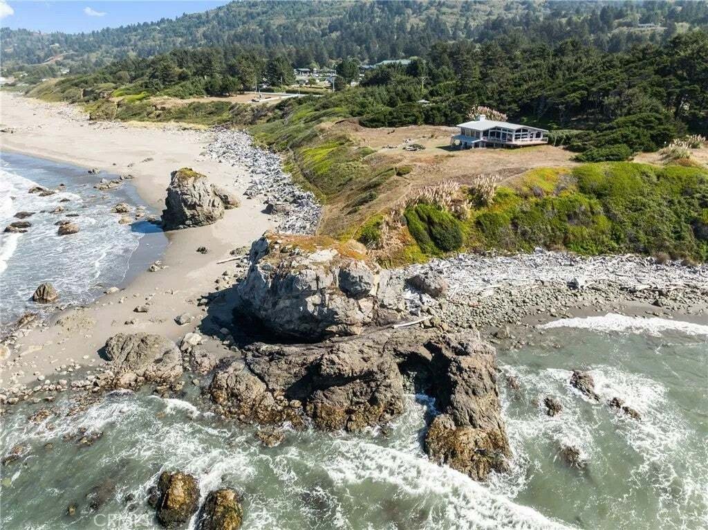 House in Smith River, California, United States 2 - 18959363