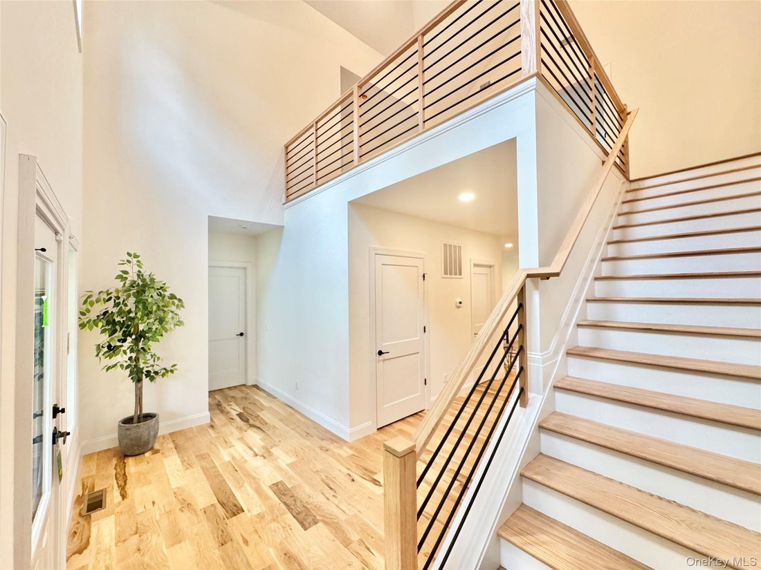 House in Manorville, New York, United States 3 - 18958441