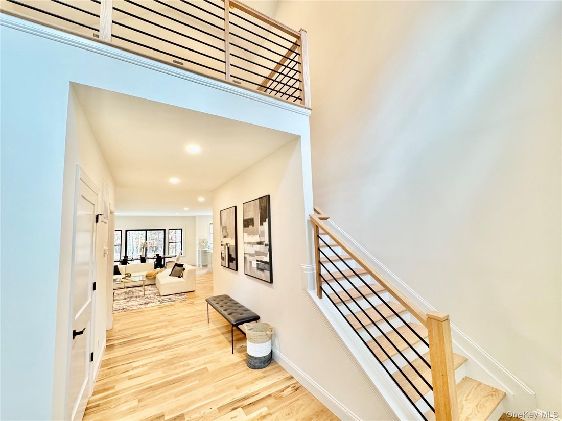 House in Manorville, New York, United States 4 - 18958441