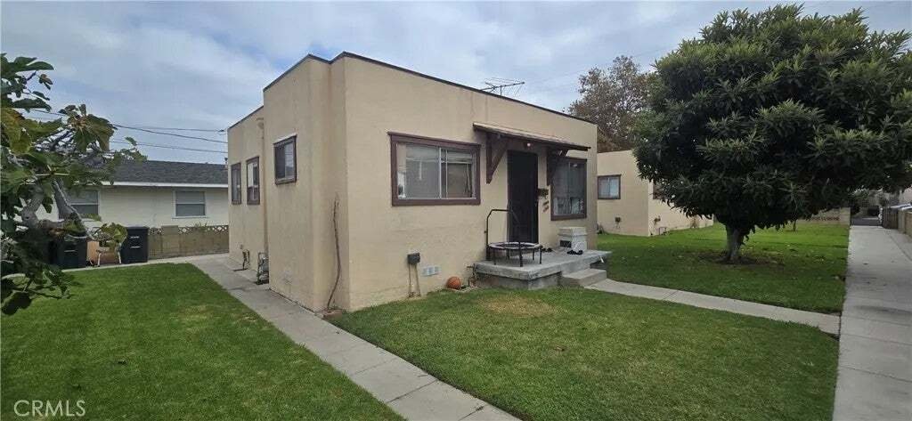 Artesia, California, United States 4 - 18959329