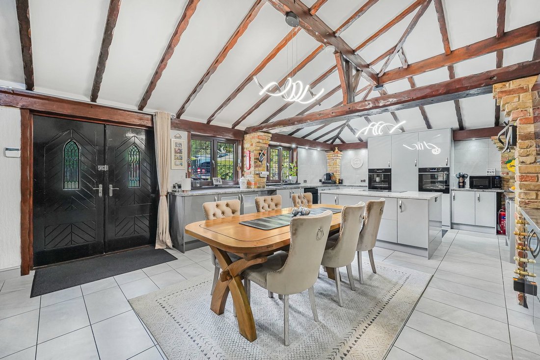 House in South Benfleet, Benfleet, England 2 - 18959494