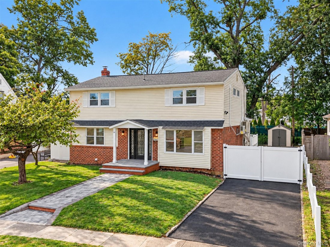 House in Syosset, New York, United States 2 - 18958445