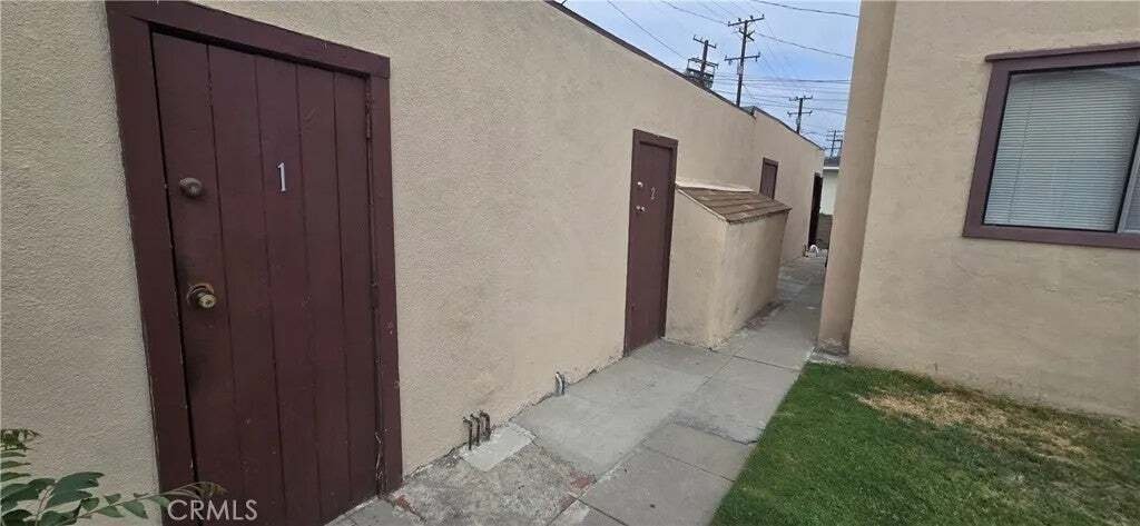 Artesia, California, United States 5 - 18959329