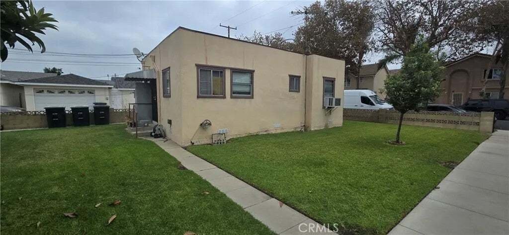 Artesia, California, United States 2 - 18959329