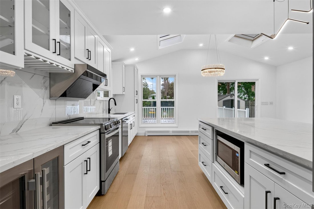 House in Syosset, New York, United States 3 - 18958445