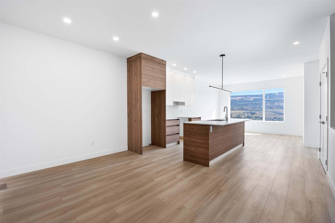 Townhouse in Kamloops, British Columbia, Canada 2 - 18959662