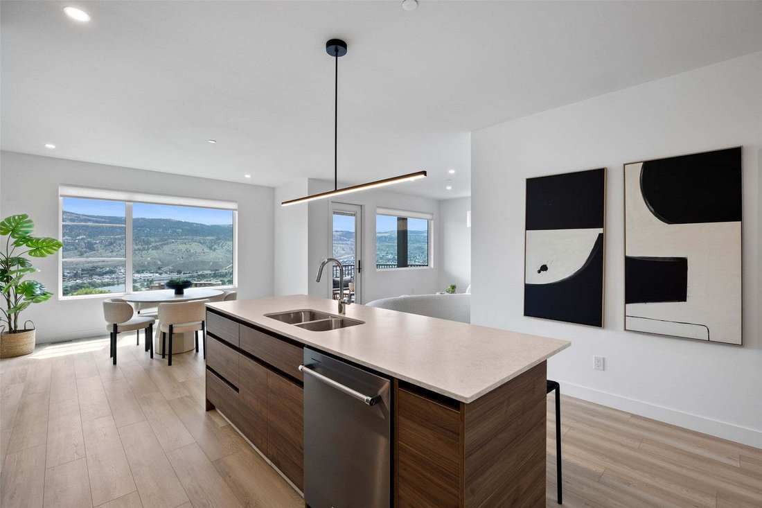 Townhouse in Kamloops, British Columbia, Canada 5 - 18959673