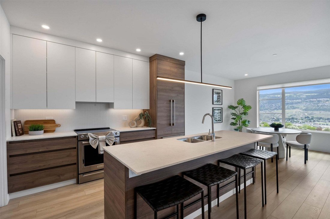 Townhouse in Kamloops, British Columbia, Canada 3 - 18959673