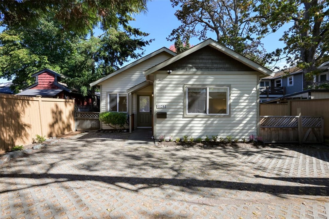 House in Victoria, British Columbia, Canada 3 - 18959775