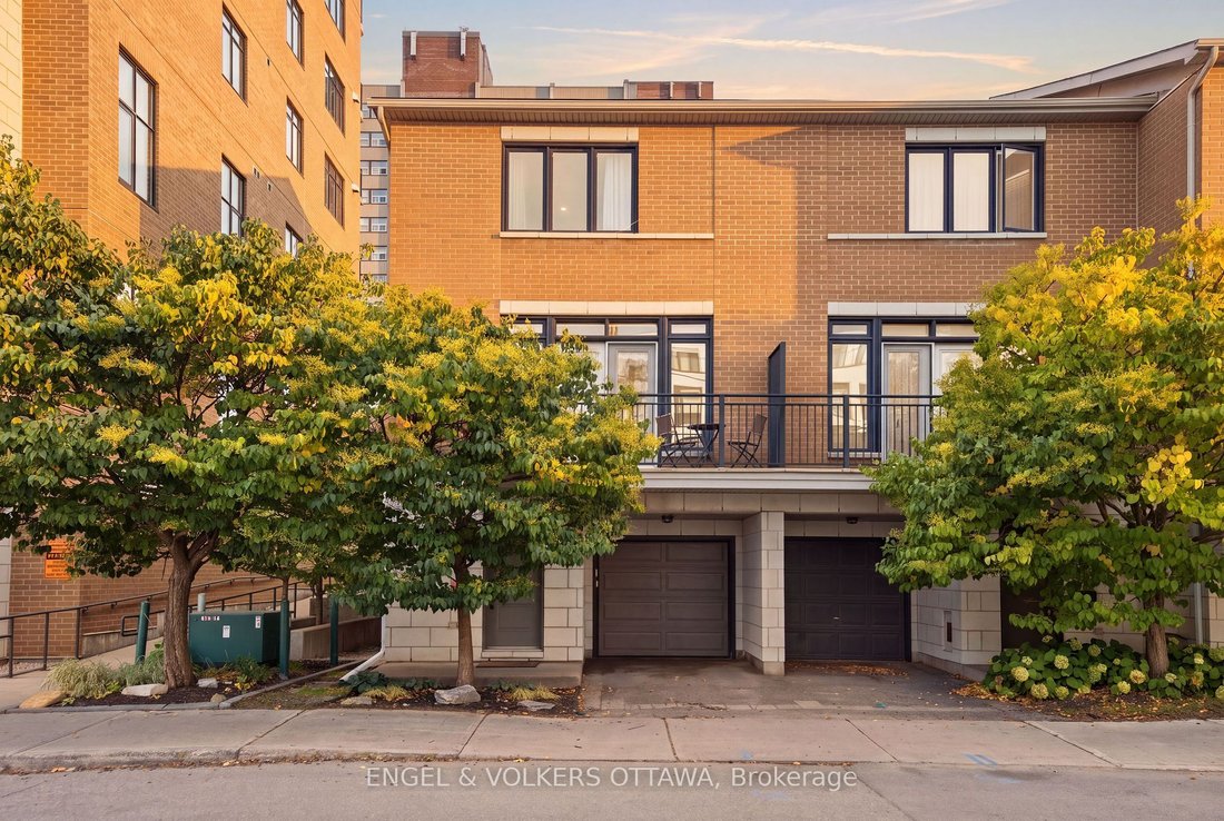 Townhouse in Ottawa, Ontario, Canada 2 - 18959768