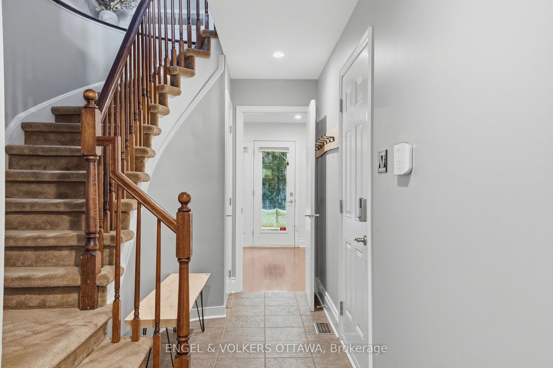 Townhouse in Ottawa, Ontario, Canada 4 - 18959768