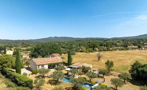Villa in Aups, Provence-Alpes-Côte d'Azur, France 1