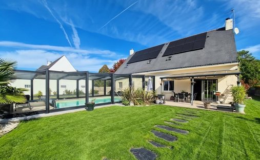 House in Saint-Molf, Pays de la Loire, France 1