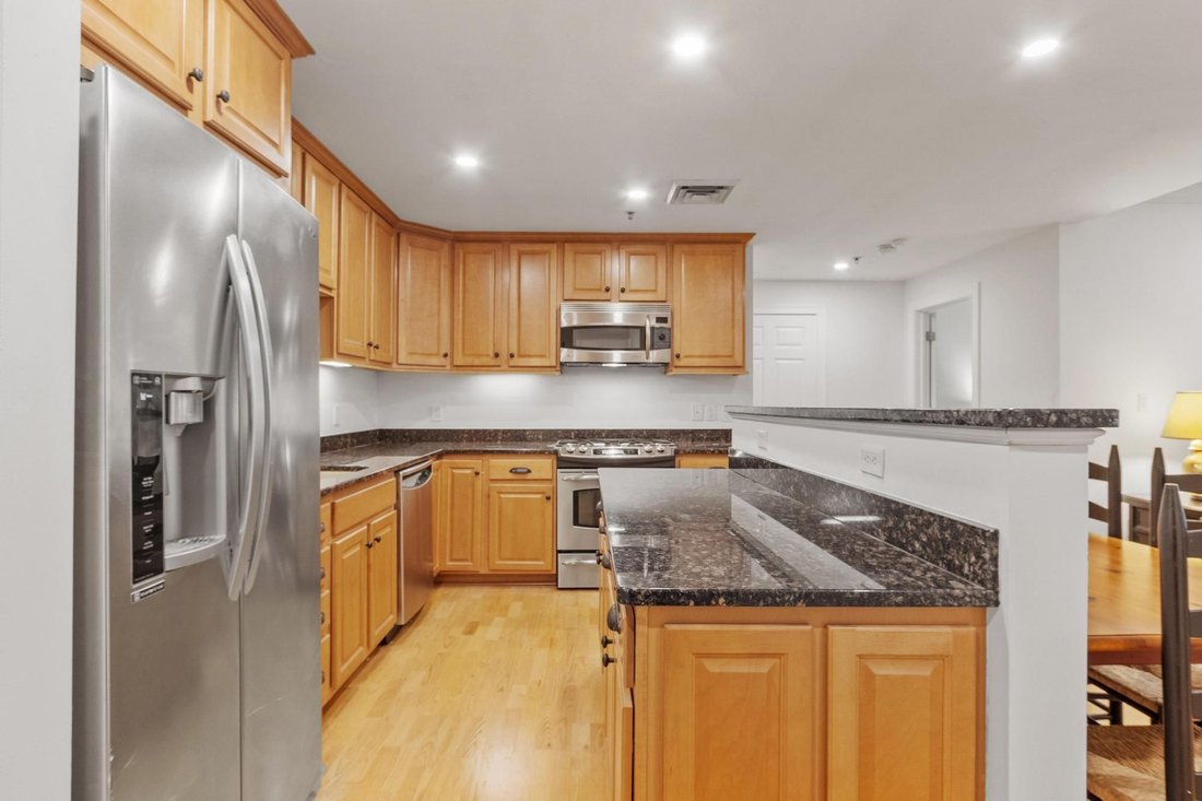 Condo in Concord, Massachusetts, United States 2 - 18960222