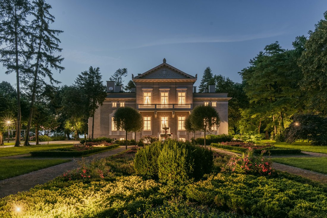 Chateau in Nowe Warpno, West Pomeranian Voivodeship, Poland 1 - 18960198